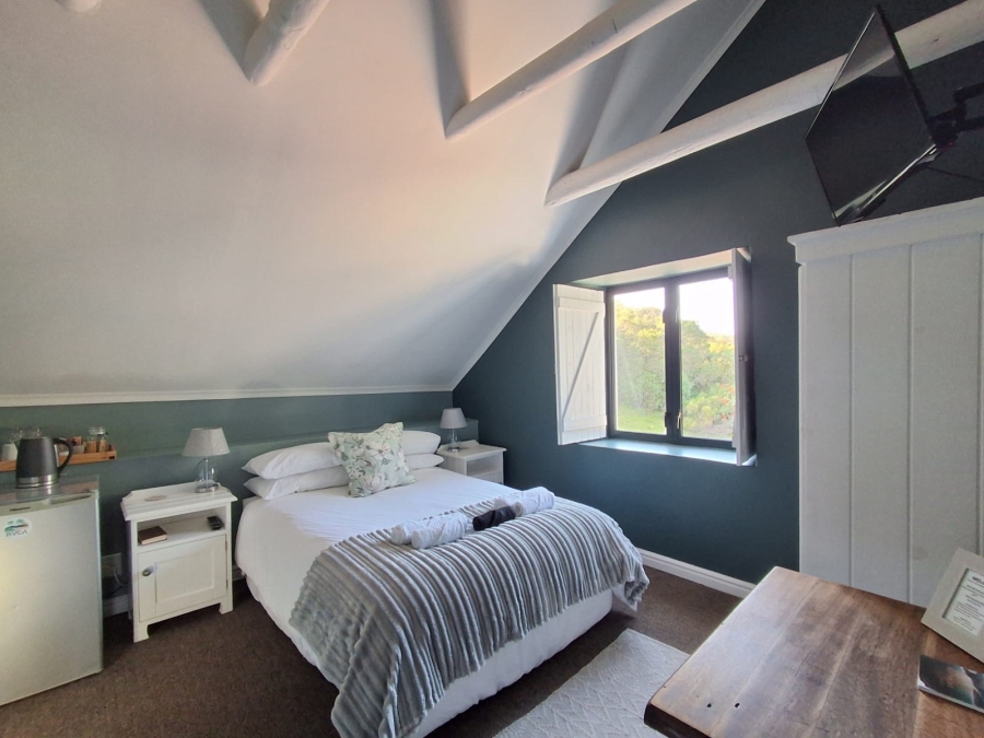 8 Bedroom Property for Sale in Stilbaai Oos Western Cape